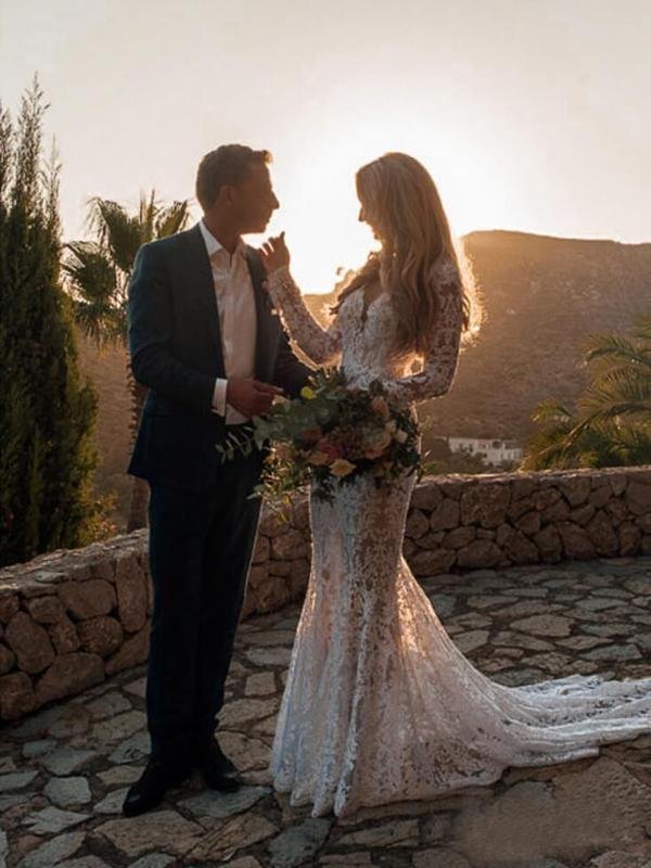 long sleeve lace v neck backless mermaid boho wedding dresses,beach wedding gown dmh77 long sleeve lace v neck backless mermaid boho wedding dresses,beach wedding gown dmh77